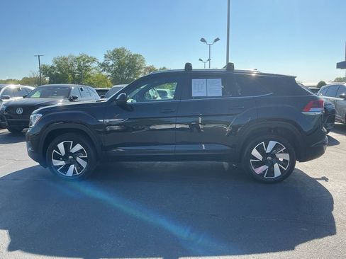 Used 2024 Volkswagen Atlas Cross Sport SE image 2