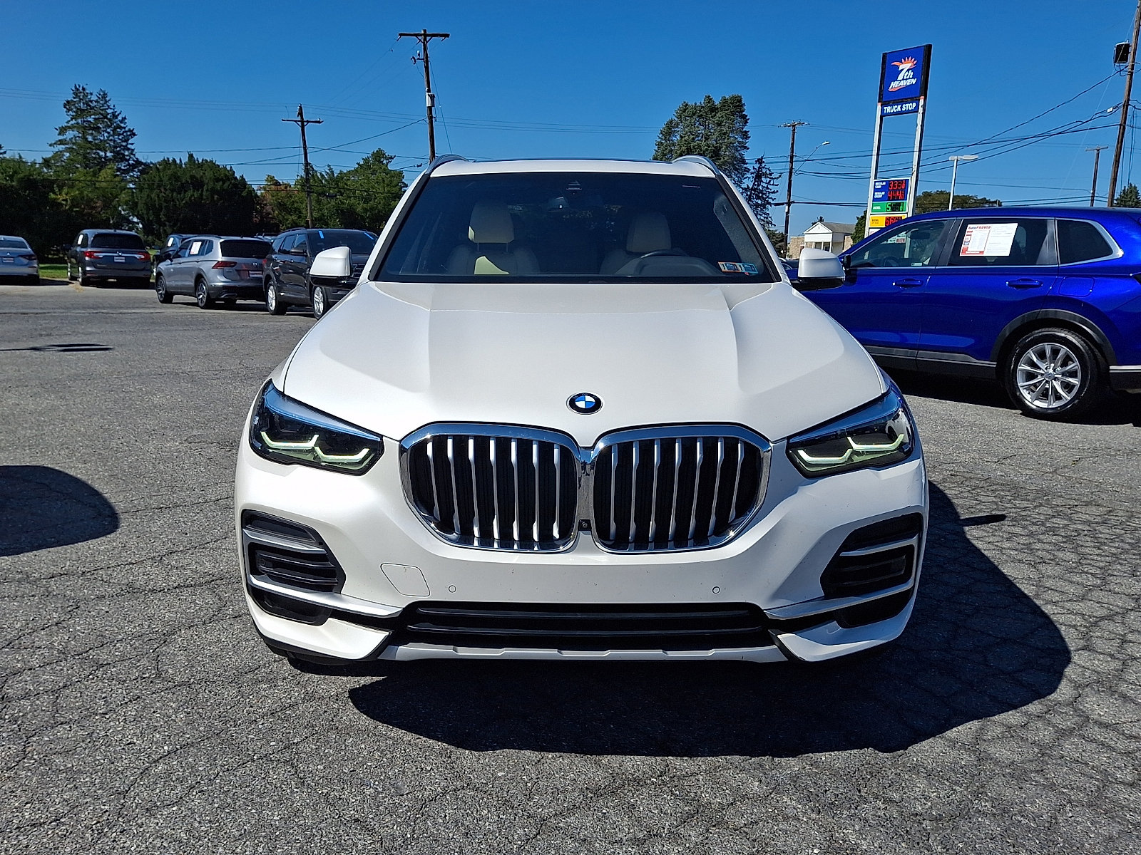 Used 2022 BMW X5 xDrive40i w/ Parking Assistance Package AWD/4WD image 2