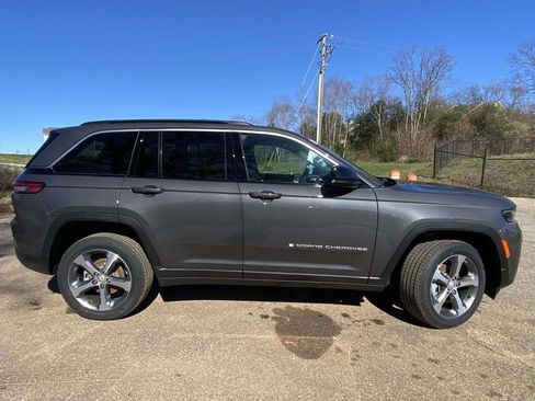 New 2026 Jeep Grand Cherokee Limited w/ Luxury Tech Group II RWD image 6