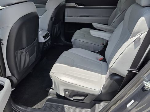 Used 2023 Hyundai Palisade SEL FWD image 11