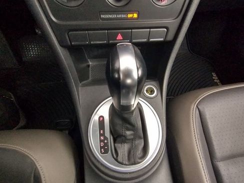 Used 2015 Volkswagen Beetle 1.8T image 35