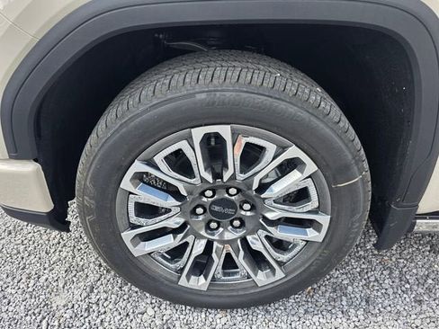 Used 2026 GMC Sierra 1500 Denali Ultimate AWD/4WD image 9