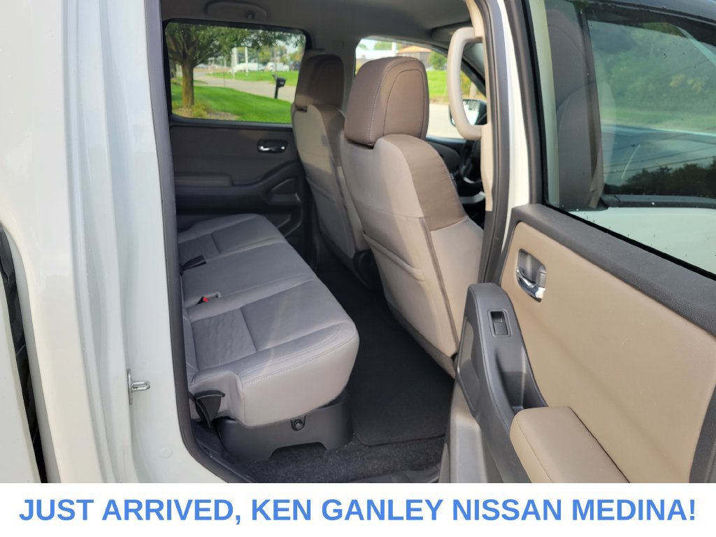 Certified 2022 Nissan Frontier SV w/ Technology Package AWD/4WD image 18