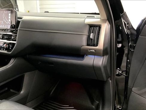 Used 2022 Nissan Pathfinder Platinum AWD/4WD image 19