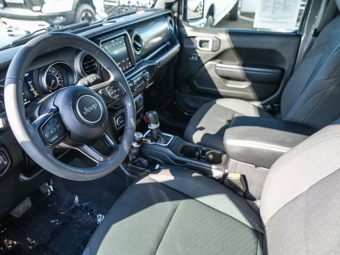 Used 2023 Jeep Gladiator Sport image 17