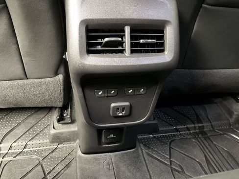 Certified 2024 Chevrolet Equinox Premier AWD/4WD image 11