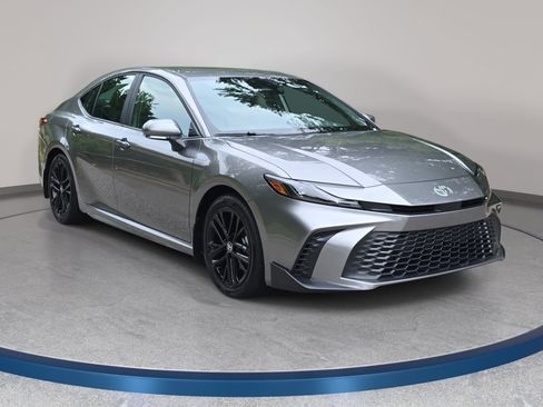Used 2026 Toyota Camry SE FWD image 3