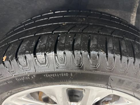 Used 2018 Cadillac XT5 Platinum w/ Driver Assist Package image 33