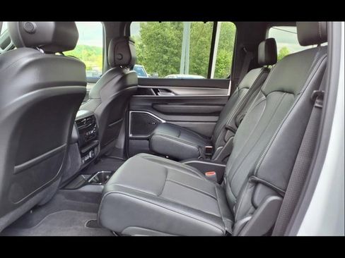 New 2025 Jeep Wagoneer L Series II w/ Convenience Group I image 8