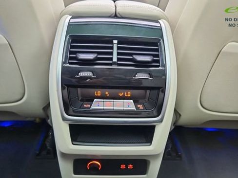 Used 2024 BMW X7 xDrive40i w/ Parking Assistance Package AWD/4WD image 44