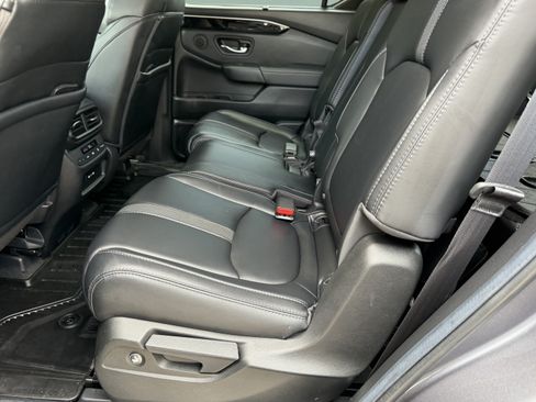 Used 2025 Honda Pilot Touring image 25