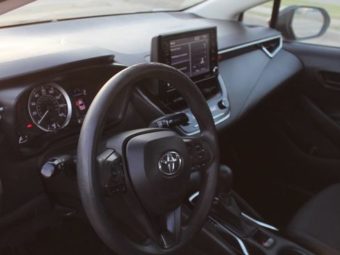 Used 2022 Toyota Corolla LE FWD image 18