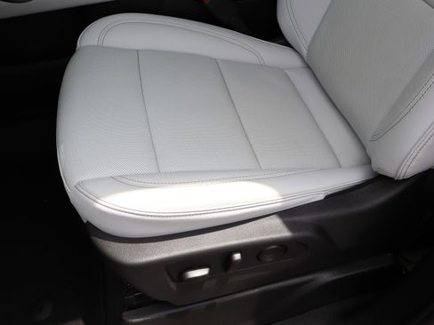 Used 2025 Chevrolet Tahoe Premier AWD/4WD image 19