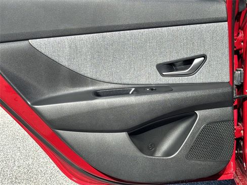 New 2025 Hyundai Elantra Limited image 21