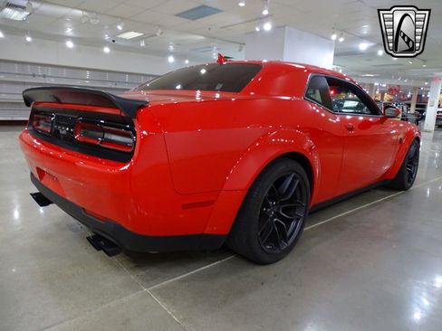 Used 2019 Dodge Challenger SRT Hellcat Redeye image 6