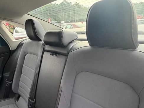 Used 2025 Volkswagen Jetta SE FWD image 19