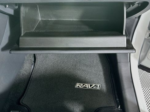 Certified 2025 Toyota RAV4 XLE AWD/4WD image 32