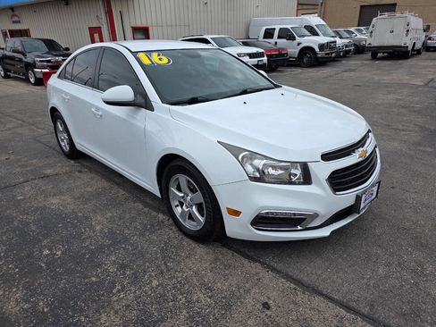 Used 2016 Chevrolet Cruze LT image 3