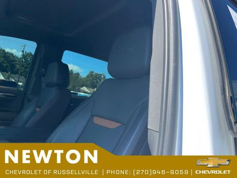Used 2024 GMC Sierra 1500 AT4 w/ Technology Package AWD/4WD image 5