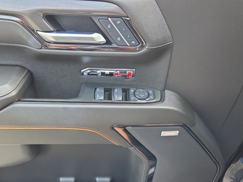 Certified 2025 GMC Sierra 1500 AT4 w/ Technology Package AWD/4WD image 29