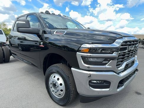 New 2026 RAM 3500 Tradesman w/ Chrome Appearance Group image 4