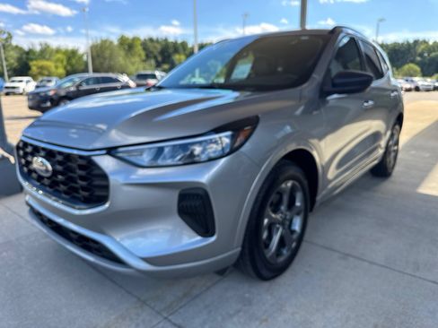 Certified 2023 Ford Escape ST-Line w/ Tech Pack #1 AWD/4WD image 3