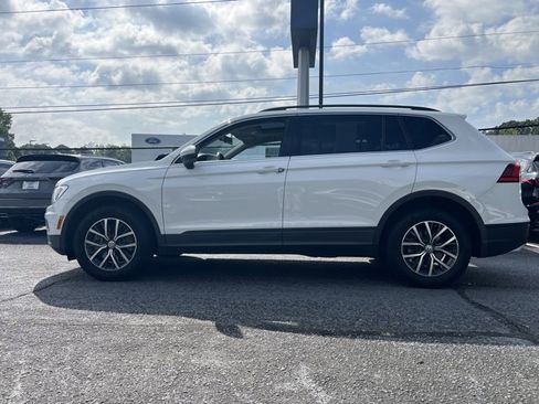 Used 2019 Volkswagen Tiguan SE w/ Panoramic Sunroof Package FWD image 2