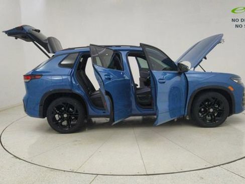 Used 2025 Volkswagen Tiguan SE R-Line FWD image 71