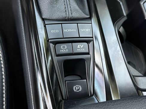 Used 2025 Toyota Camry SE w/ Convenience Package FWD image 30