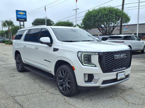 Used 2021 GMC Yukon XL Denali AWD/4WD image 20