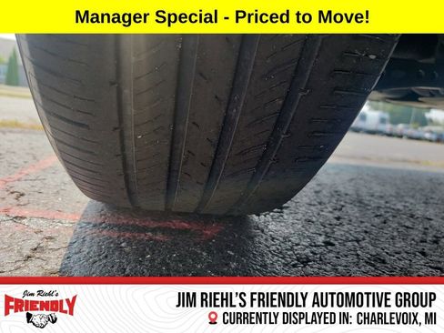 Used 2018 Land Rover Discovery SE image 28