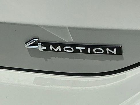 Certified 2025 Volkswagen Tiguan SEL R-Line AWD/4WD image 10