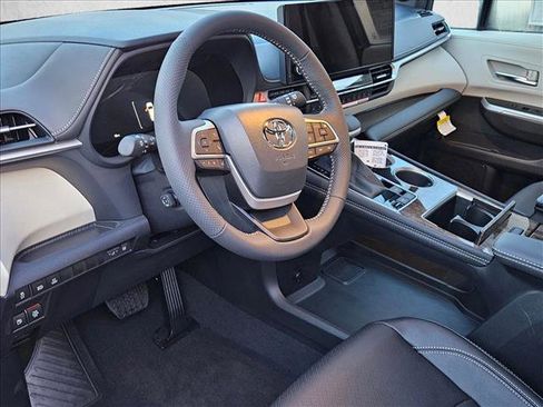 New 2026 Toyota Sienna Limited FWD image 3