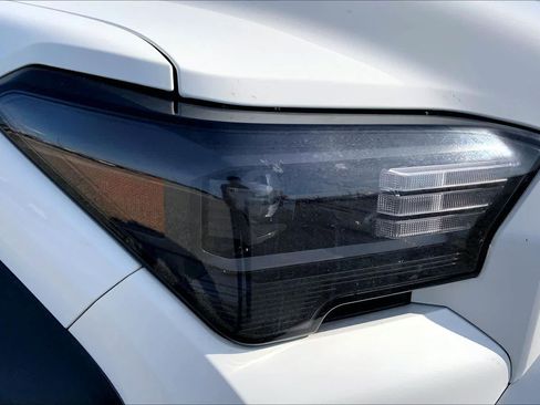 Used 2025 Toyota 4Runner SR5 AWD/4WD image 27