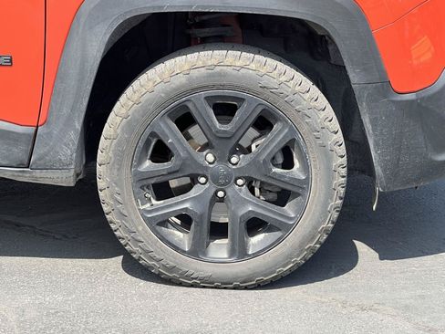 Used 2018 Jeep Renegade Altitude AWD/4WD image 16