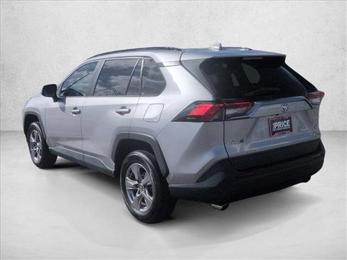 Used 2022 Toyota RAV4 XLE w/ Convenience Package image 8