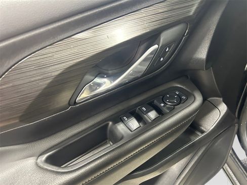 Used 2024 GMC Terrain SLE image 11