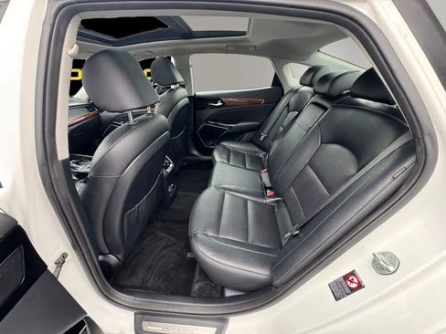 Used 2017 Kia Cadenza Premium w/ Luxury Package image 13