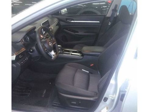 Used 2023 Nissan Altima 2.5 SV FWD image 5