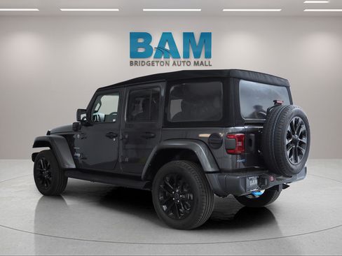 Used 2024 Jeep Wrangler Unlimited Sahara w/ Technology Group AWD/4WD image 5