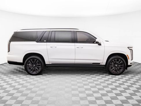 Certified 2025 Cadillac Escalade ESV Sport w/ LPO, ONYX Package image 7