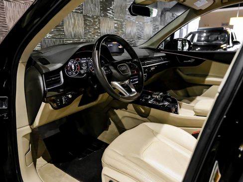 Used 2018 Audi Q7 3.0T Prestige image 3