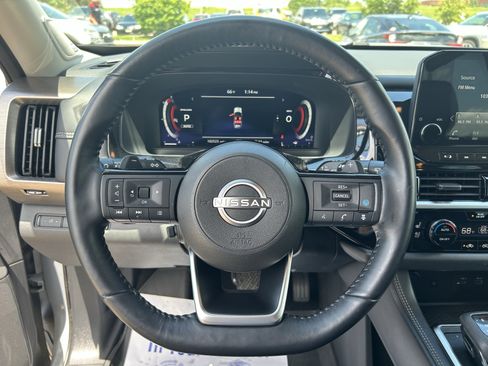 Used 2022 Nissan Pathfinder Platinum w/ Cargo Package AWD/4WD image 25
