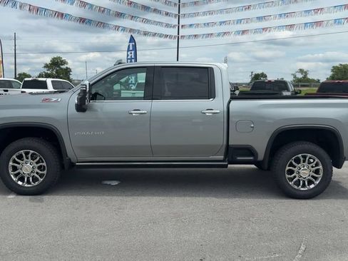 Used 2026 Chevrolet Silverado 2500 LTZ w/ LTZ Convenience Package AWD/4WD image 3