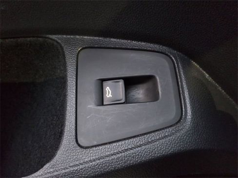 Used 2024 Volkswagen Tiguan SE R-Line image 21