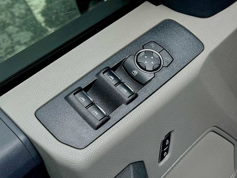 Used 2022 Ford F250 XL w/ Power Equipment Group RWD image 15
