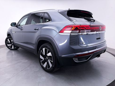 Used 2024 Volkswagen Atlas Cross Sport SE AWD/4WD image 2