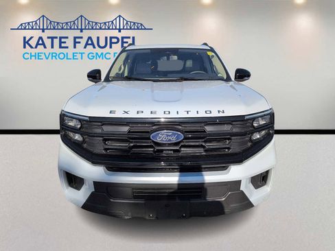 Used 2025 Ford Expedition Active image 2