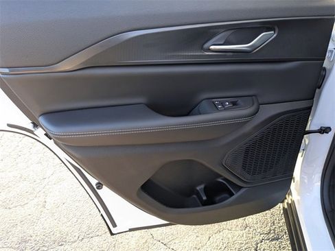 New 2025 Jeep Grand Cherokee Altitude image 26