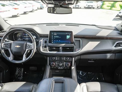 Used 2023 Chevrolet Suburban LT w/ Luxury Package RWD image 13